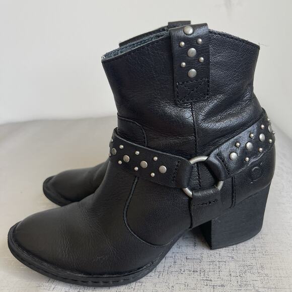 Born Studded Leather Ankle Boots Harness Block Heel Western Booties Size 6.5 M - Picture 1 of 15